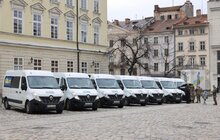 Фото 9: Шведи передали ще 7 автомобілів швидкої допомоги для українських військових медиків
