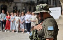 Фото 2: Біля Львівської мерії підняли кримськотатарський прапор (відео)