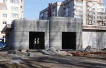 Фото 3: Найскладніші роботи з будівництва ЗD-школи на Варшавській позаду, встановлюють вікна (відео)