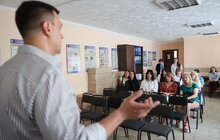 Фото 3: Майбутні водійки автобусів відвідали найбільше автотранспортне підприємство у Львові – комунальне АТП‑1 (фото/​відео)