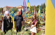 Фото 2: Митрополит Епіфаній сьогодні у Львові вшанував полеглих Героїв