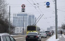 Фото 11: Рух мостом на вул. Кульпарківській обмежили для великогабаритних авто, громадський транспорт їхатиме лівими смугами (відео)