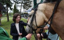 Фото 1: У день народження – здійснили мрію: у Львові дівчинка з Вугледару зустрілась із військовим, що боронив її місто