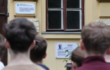 Фото 3: У Львові на фасаді школи, де навчався Андрій Парубій, встановили меморіальну таблицю