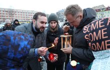 Фото 16: Вифлеємський вогонь миру першими отримали рідні полеглих захисників України на Личаківському цвинтарі