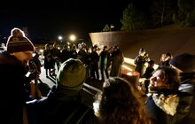 Фото 14: У Львові вшанували Героїв Небесної Сотні: на меморіалі палили ватру та співали українські пісні разом із пластунами (фото/відео)