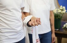 Фото 7: Переживши обстріл, пара вирішила заручитись у Ратуші