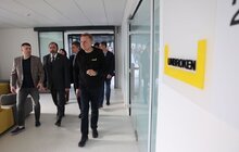 Фото 3: Французький міністр охорони здоров’я Франсуа Браун відвідав сьогодні пацієнтів реабілітаційного центру НЕЗЛАМНІ (UNBROKEN)