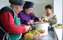 Фото 8: Для львівських бездомних влаштували благодійну вечерю