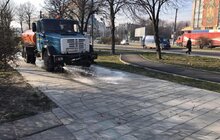 Фото 55: Комунальні служби дезінфікують місто: миють вулиці, тротуари, зупинки транспорту, сходові клітки будинків