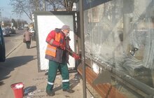 Фото 17: Комунальні служби дезінфікують місто: миють вулиці, тротуари, зупинки транспорту, сходові клітки будинків