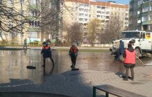Фото 93: Комунальні служби дезінфікують місто: миють вулиці, тротуари, зупинки транспорту, сходові клітки будинків