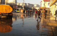 Фото 16: Комунальні служби продовжують дезінфікувати місто: миють вулиці, тротуари, зупинки транспорту, сходові клітки будинків