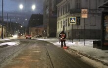 Фото 53: Для посипання доріг від ожеледиці минулої доби використано 513 м3 піскосуміші та 212 м3 солі