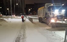 Фото 15: Для посипання доріг від ожеледиці минулої доби використано 527 м3 піскосуміші та 186 м3 солі