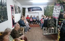 Фото 1: Максимум задоволення: львівські панянки поважного віку зіграли у лазерний бій