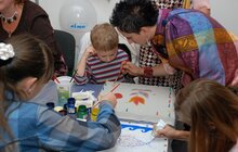 Фото 6: У Львові на Ярмарку дитячого дозвілля батькам роздають безкоштовний довідник дозвілля