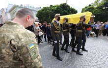 Фото 1: У Львові попрощались із Тарасом Матвіївим