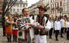 Фото 16: Львівські школярі продемонстрували шаховий флеш-моб «Шахова корона»