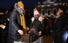 Фото 1: У Львові відкрили мініатюру Оперного театру із шрифтом Брайля
