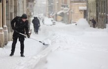 Фото 3: Працівники мерії Львова знову вийшли на прибирання міста від снігу