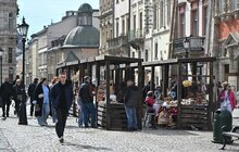 Фото 1: Ікони, шеврони, прикраси, делікатеси з м'яса: сьогодні у Львові стартував Ветеранський ярмарок (відео)
