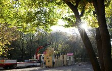 Фото 7: У парку Франка почали встановлювати унікальну ігрову зону «Лис Микита»