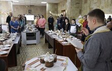 Фото 3: У Львові у прихистках для переселенців провели спільні великодні сніданки