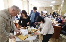 Фото 12: У Львові у прихистках для переселенців провели спільні великодні сніданки
