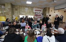 Фото 17: У Львові у прихистках для переселенців провели спільні великодні сніданки