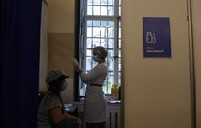 Фото 12: Всі охочі мають змогу прийти на вакцинацію в міську Ратушу