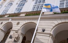 Фото 6: Біля львівської Ратуші на флагштоку вивісили прапор військово-морських сил