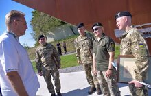 Фото 16: На Меморіалі Героїв Небесної Сотні курсанти Ліцею Героїв Крут урочисто підняли національний стяг