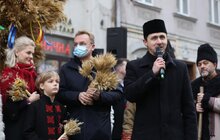 Фото 19: У Львові встановили головного Дідуха міста