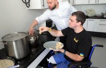 Фото 6: Пацієнти центру НЕЗЛАМНІ спробували новий вид реабілітації – готування їжі