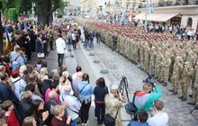 Фото 10: Сьогодні у Львові військовослужбовці 80-тої окремої десантно-штурмової бригади пройшли урочистою ходою з нагоди повернення з району виконання завдань під час операції Об’єднаних сил