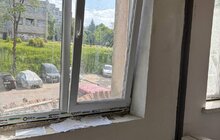 Фото 9: У будинку на вул. Хоткевича, 56, який найбільше постраждав від ракетного обстрілу, відремонтували дах, вікна і монтують ліфти