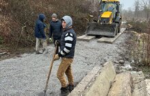 Фото 2: На Голосківському кладовищі облаштовують під’їзні дороги
