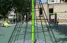 Фото 2: У Львові у співпраці з підприємцями облаштували новий сучасний дитячий майданчик