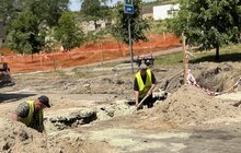 Фото 6: Реконструкція вул. Мазепи: демонтовують старе покриття і контактну мережу