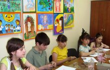 Фото 7: Діти з багатодітних родин власноруч виготовляли подарунки своїм матерям