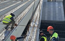 Фото 5: Шляхопровід на Рясне: вже змонтували усі 12 мостових балок
