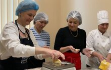 Фото 8: У Львові вимушено переміщені українки спільно з місцевими майстринями випікали пампухи