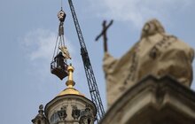 Фото 6: Історичний хрест із собору Святого Юра повернуть на купол до Покрови