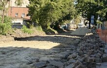 Фото 5: Другий етап реконструкції вул. Залізничної: підрядник замінює мережі та розпочав замощення хідників