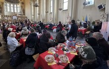 Фото 4: Різдво для кожного: у кількох різних локаціях Львова організували святкові обіди для людей, які опинилися у непростих життєвих обставинах