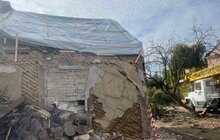 Фото 6: Пошкоджені вікна закрили плівкою, дахи — накрили: у Малехові ліквідовують наслідки вчорашнього обстрілу