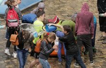 Фото 26: У Львові на пл Ринок триває «Поливаний понеділок»
