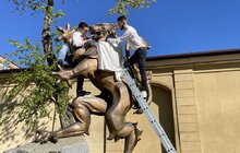 Фото 5: Львівських левів одягнули у вишиванки