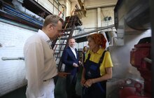 Фото 14: Мер Львова спільно з міністром екології оглянули очисні споруди, де працівники продемонстрували технологію очищення стічних вод від поліетилену